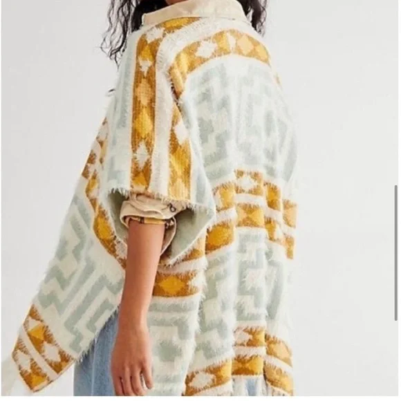 Free People White Kimono Diamondback Cozy Sweater Ivory One Size Poncho NWT - Picture 7 of 14